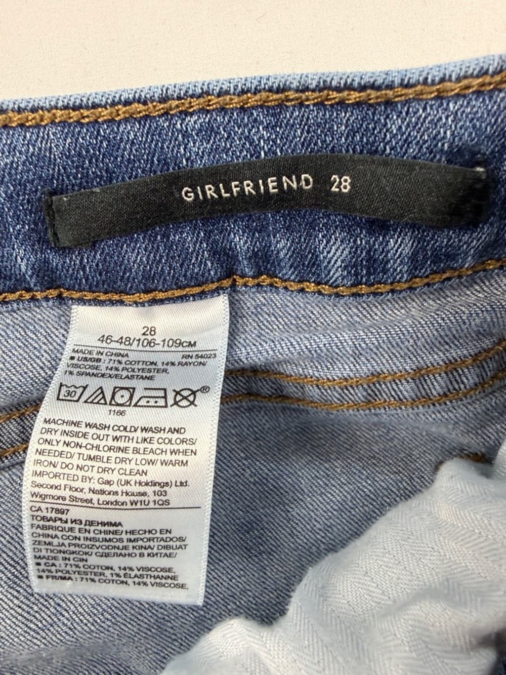 Banana Republic Girlfriend Jeans – Size 28 | Raw Hem Distressed - Picture 6 of 9
